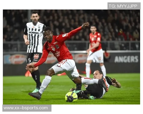 巴黎圣日耳曼去年辉煌六冠今季遭遇滑铁卢法杯意外出局法甲半程仅列第二